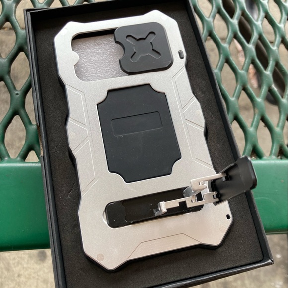 WindFlying Compatible With iPhone 13 Pro Max Metal Case - Picture 3 of 11